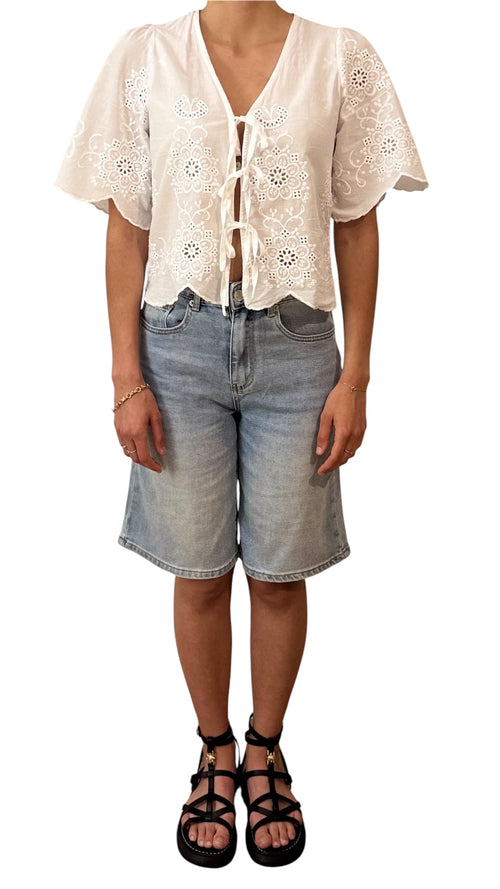 Blouse brodée à nouer